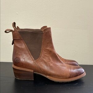 Timberland Women's Sutherlin Bay Slouch Chelsea boots